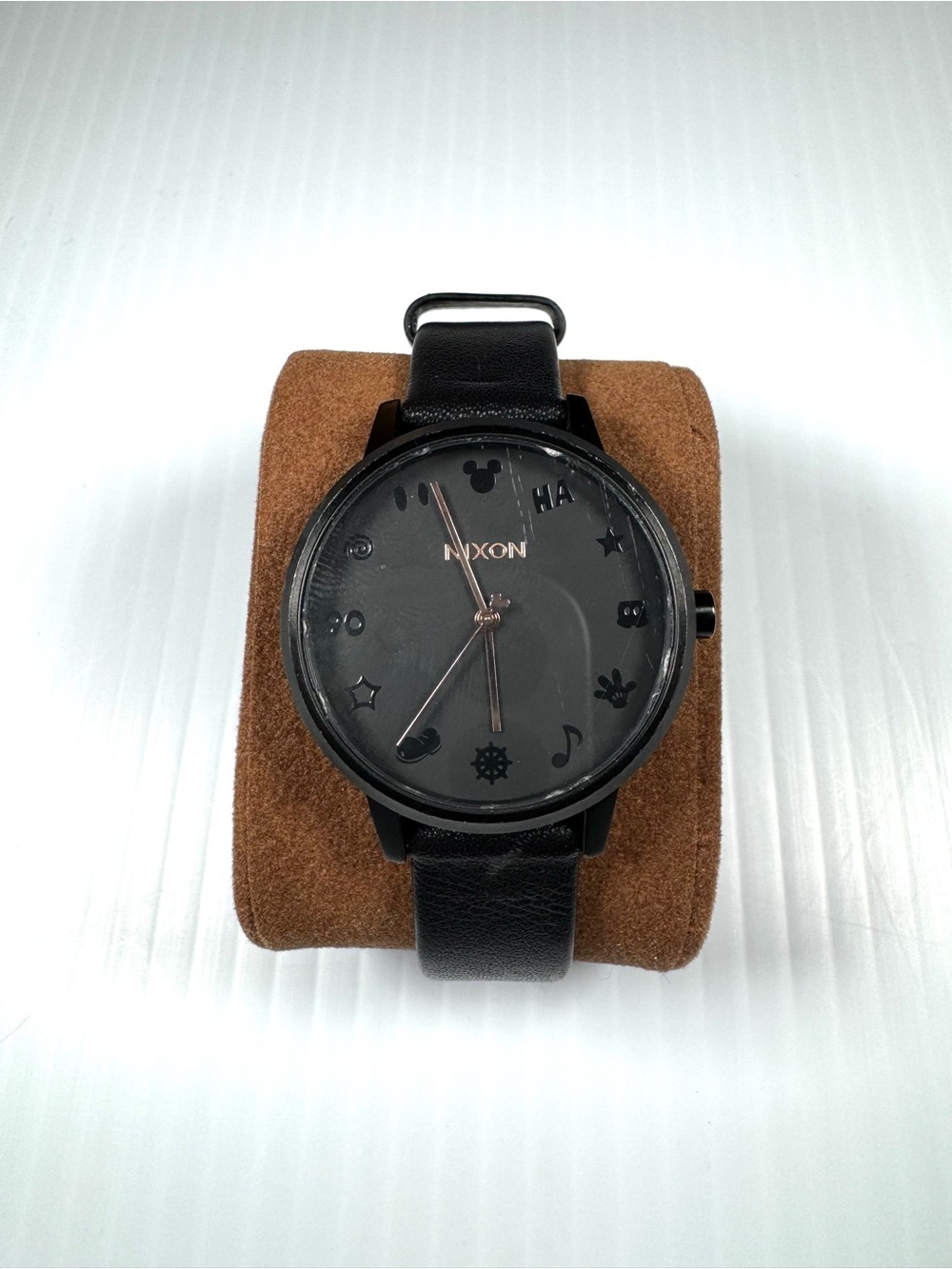 Nixon X Disney Kensington Leather - Mickey Mouse watch with black leather strap
